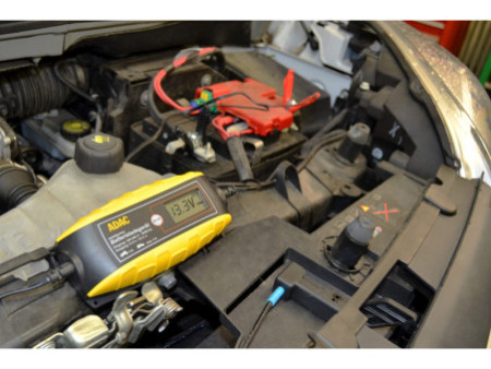 BRÜDER MANNESMANN Chargeur pour batterie de voiture ADAC