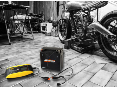 BRÜDER MANNESMANN Chargeur pour batterie de voiture ADAC