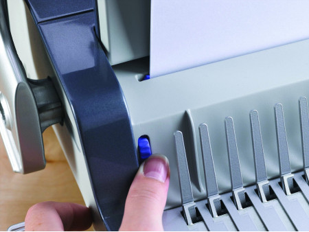 Fellowes Perforelieur anneaux plastique Quasar +500
