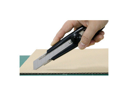 NT Cutter eL-500, boîtier en plastique, noir