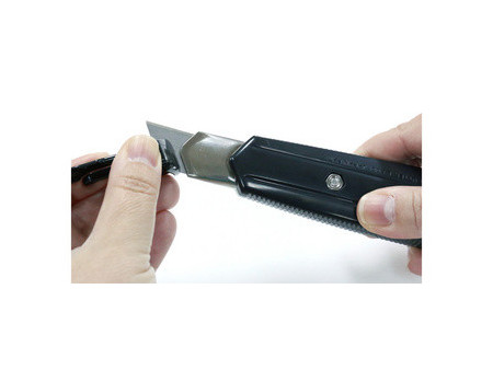 NT Cutter eL-500, boîtier en plastique, noir