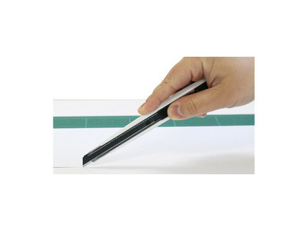 NT Cutter MNCR-A1 black & white, corps en plastique