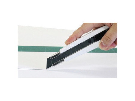 NT Cutter MNCR-L1R black & white, corps en plastique