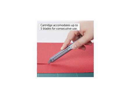 NT Cutter A-551P, cutter en plastique avec réservoir à lame