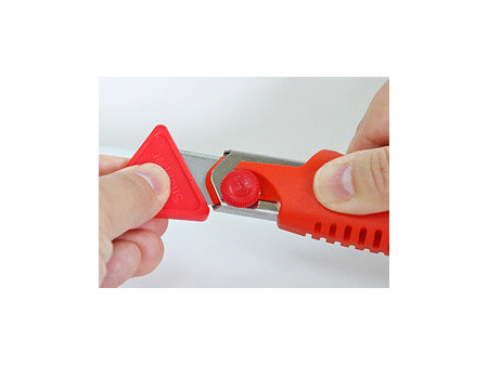 NT Cutter L-700RP, boîtier en plastique, lame 18 mm, rouge