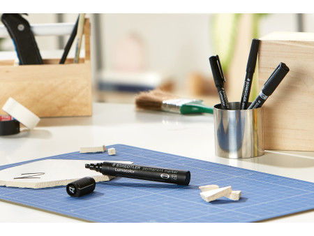 STAEDTLER Set de 4 marqueurs permanents Lumocolor, noir